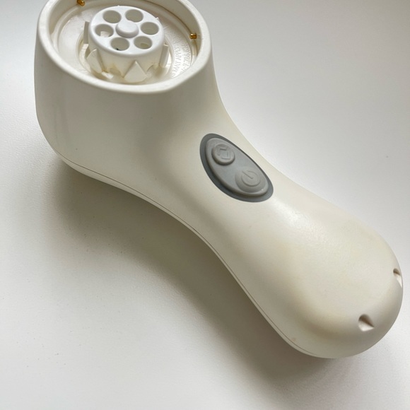 Clarisonic Mia 2 Sonic Skin Cleansing System With pLink Charging Adapter -White. - Picture 10 of 13